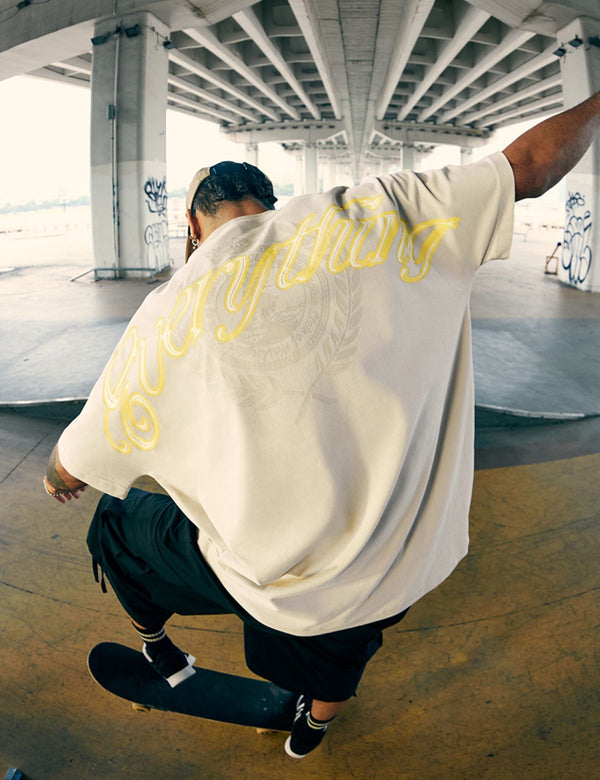 Fullneat Vintage Graphic Bat Sleeves Tees - Model Shown