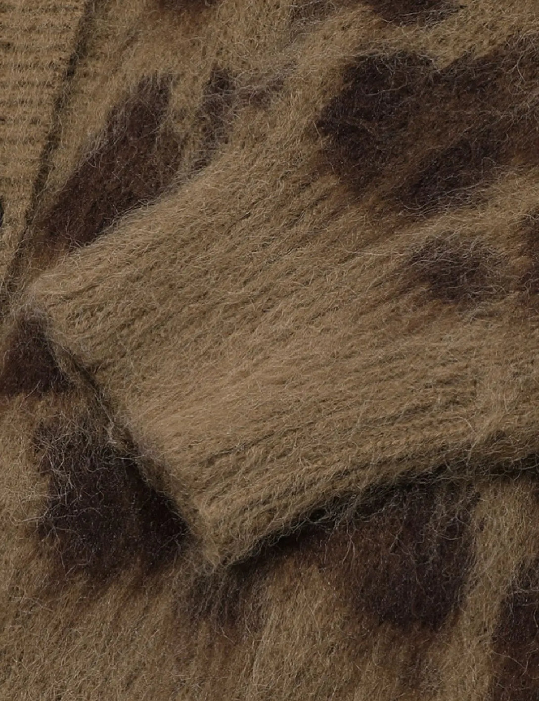 Fullneat Leopard Graphic Cardigan - Details