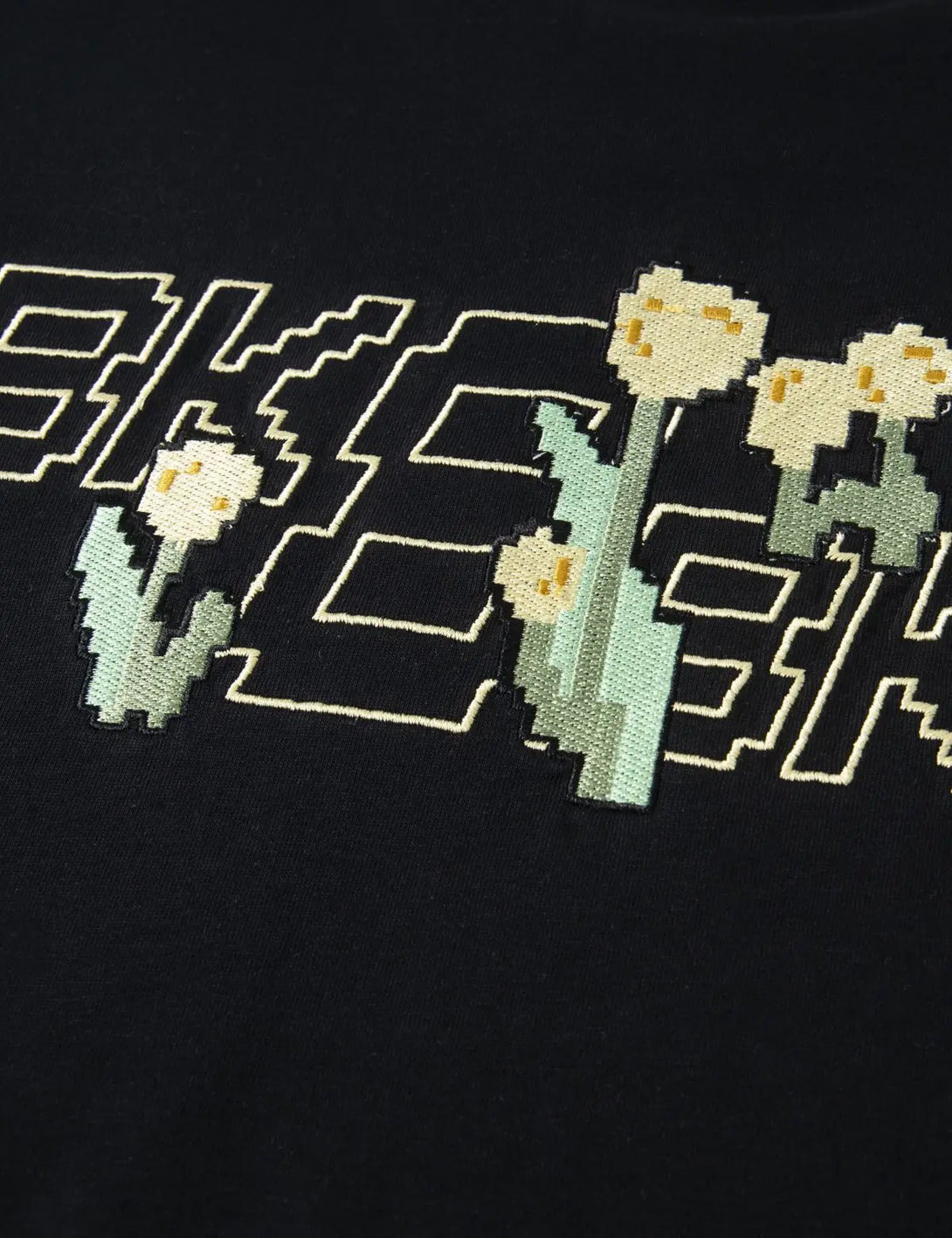Fullneat Pixelated Flower Pocket Tee - Details