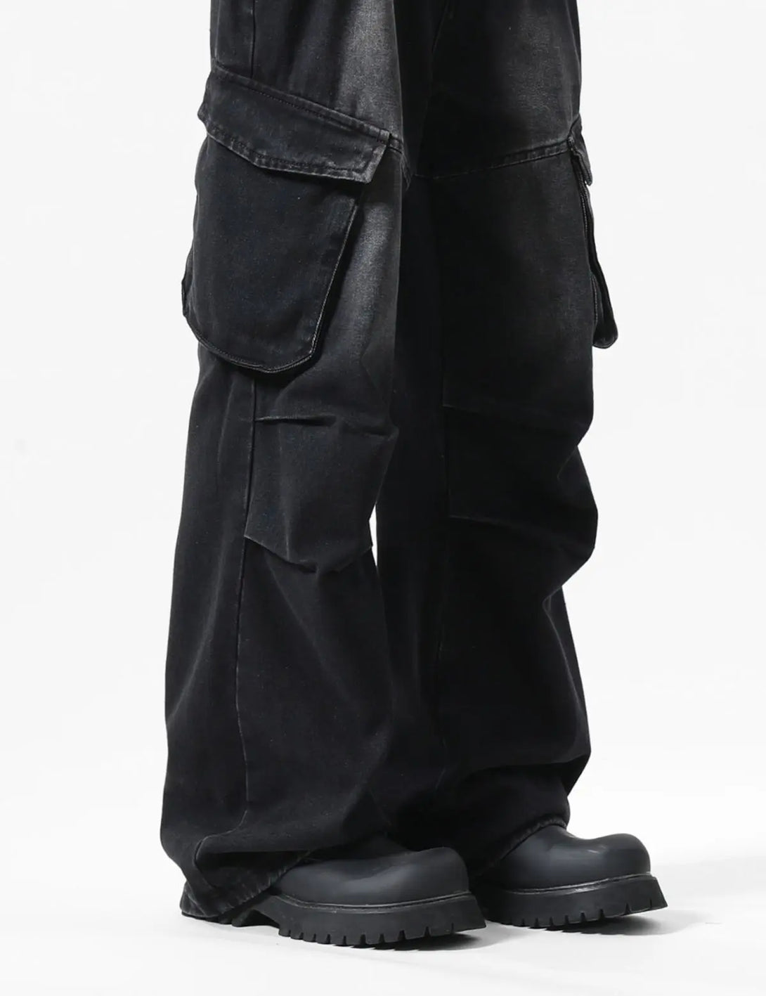 Fullneat Vintage Denim Baggy Cargo Pants - Black Model Shown