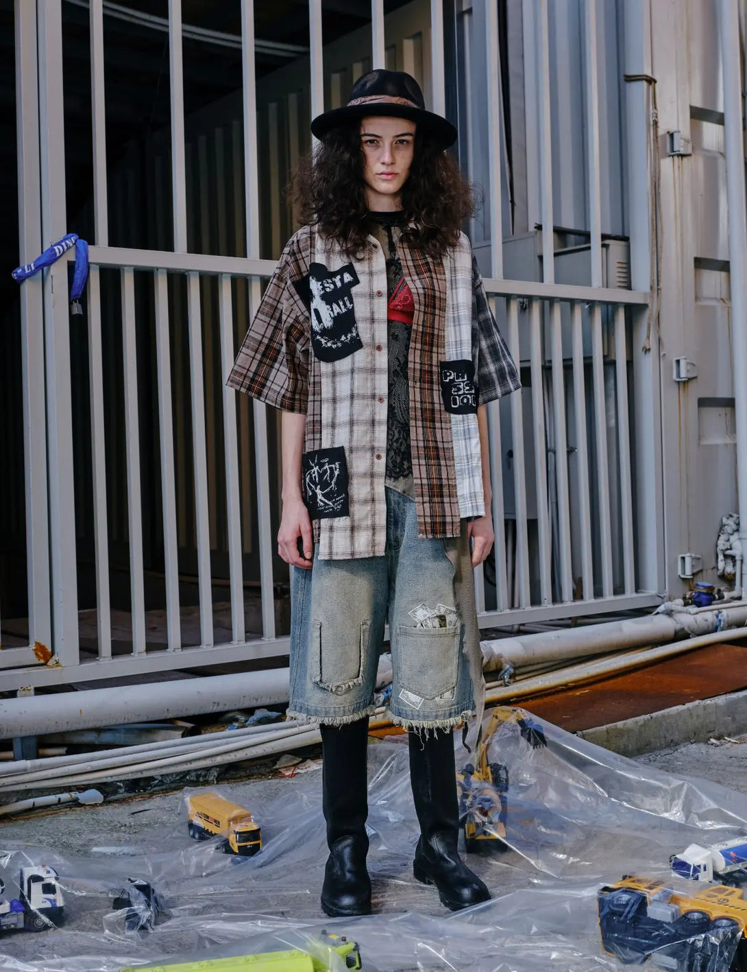 Fullneat Vintage Distressed Gradient Denim Jorts 