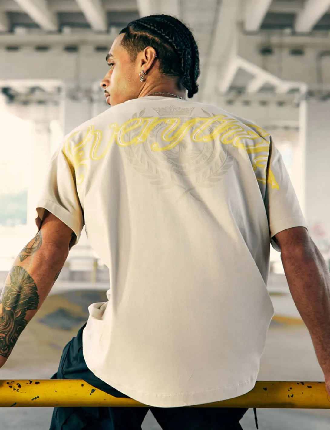 Fullneat Vintage Graphic Bat Sleeves Tees - Model Shown
